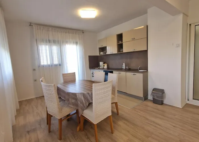 Apartment Apartman Laura 1 Ražanac
