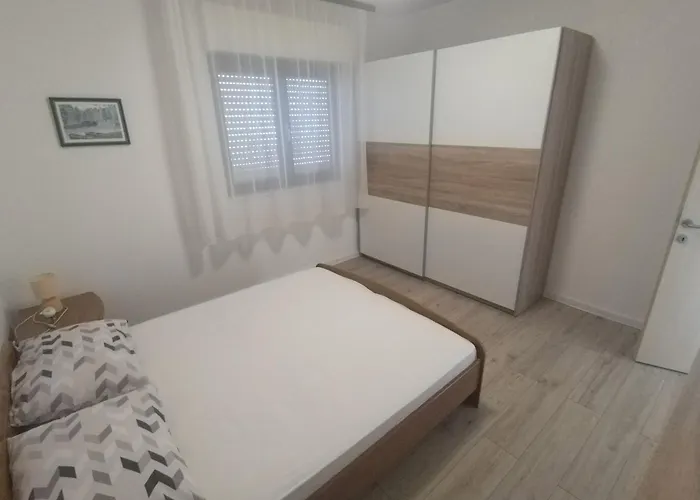 Apartman Laura 1 *