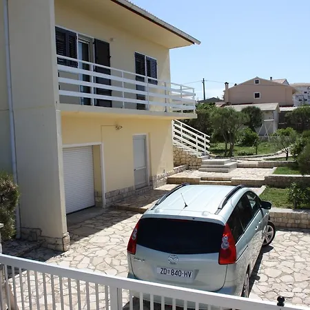 Appartement Laura 1 *
